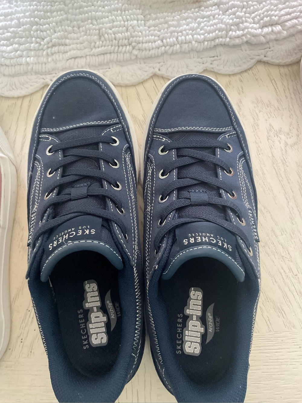 NEW Skechers slip-Ins Arch Fit Arcade-Women’s in Navy
Size 8 W